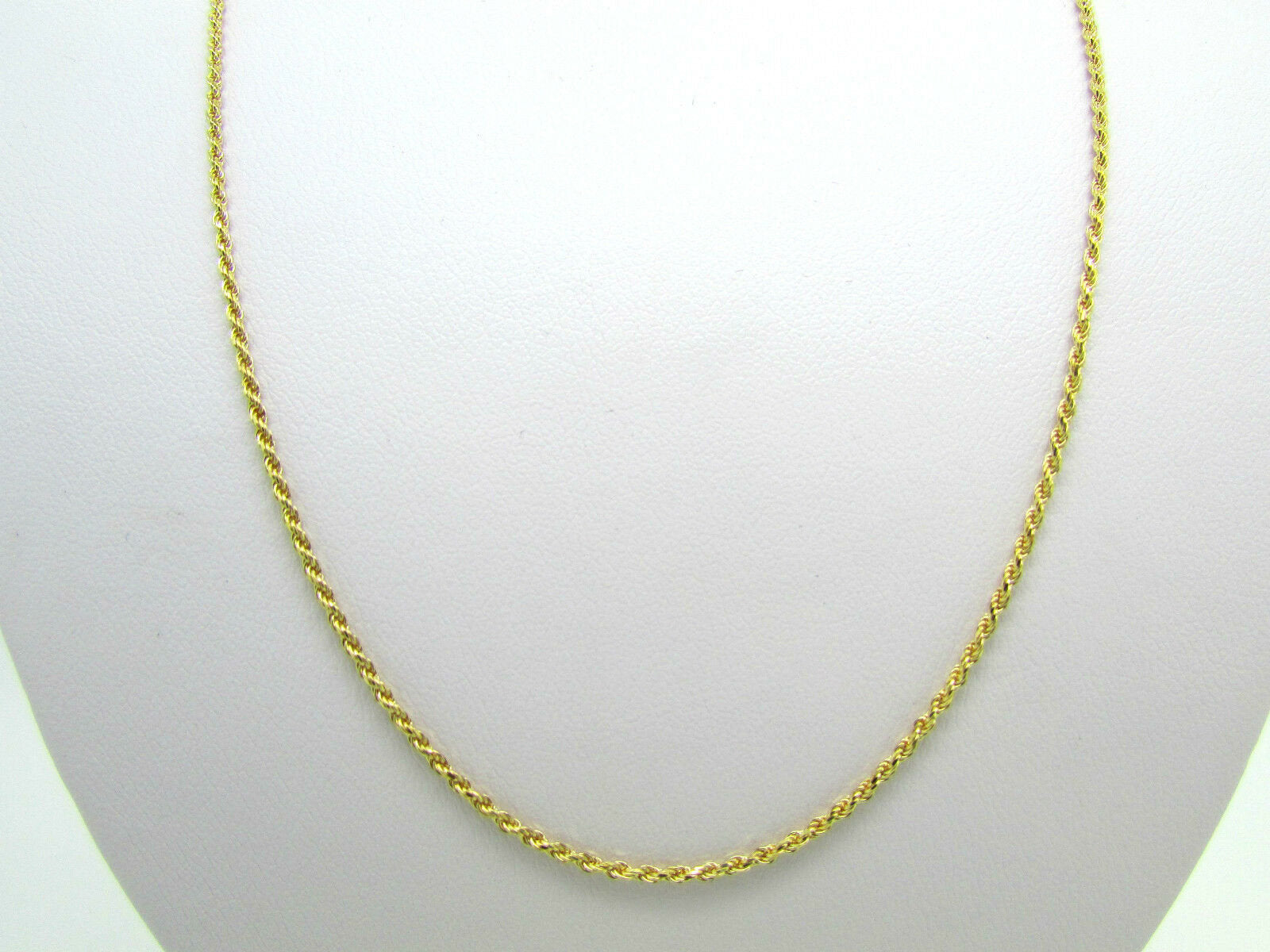 14K Yellow Gold Rope Chain 16 Inches 2.5 Grams Made In Italy.