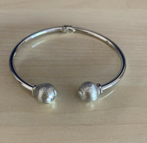 14K Pretty White Gold Open Cuff Bracelet With 2 Matte Balls 7.7 Grams