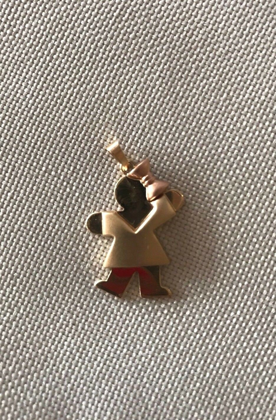 14K Pretty Yellow Gold Little Girl Charm Pendant Pink Bow On The Head 3.8 Grams