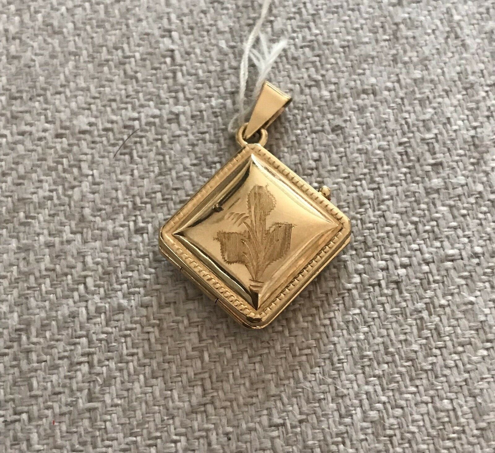 14K Yellow Gold Pretty Square Locket Pendant/Charm With Flower Design Italy