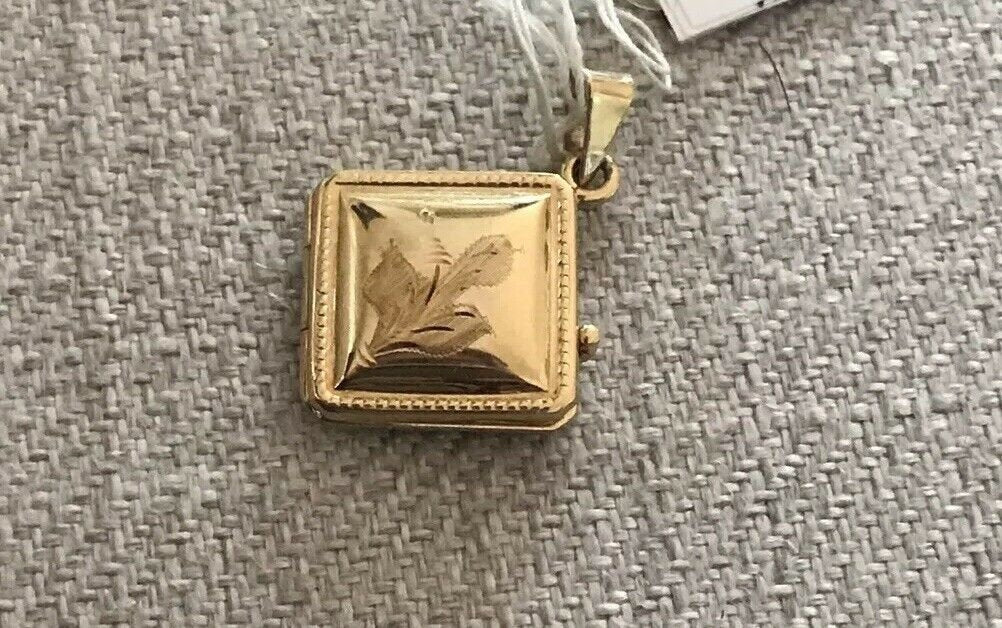 14K Yellow Gold Pretty Square Locket Pendant/Charm With Flower Design Italy