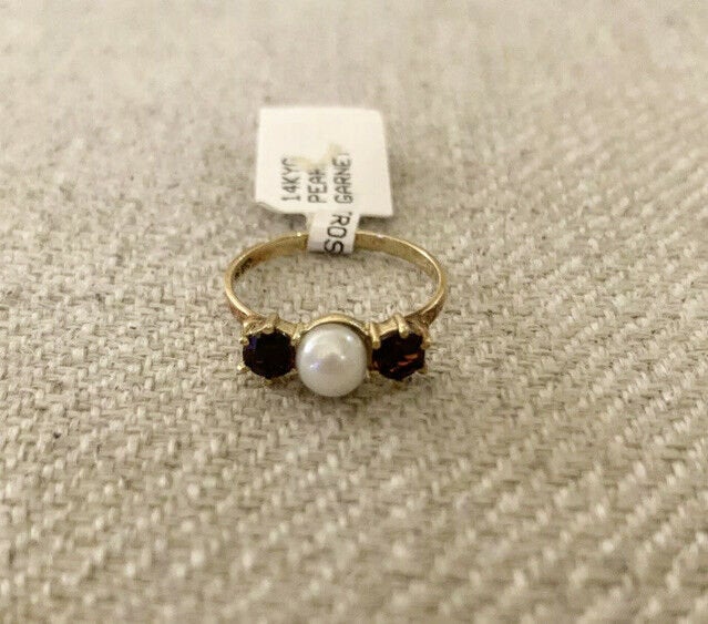 14K Yellow Gold Ladies Pretty Pearl Ring With Garnet Stones Size 6.5