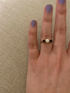 14K Yellow Gold Ladies Pretty Pearl Ring With Garnet Stones Size 6.5