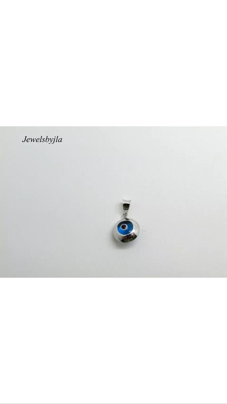 14K Pretty White Gold Circle Evil Eye Pendant 0.90 Grams