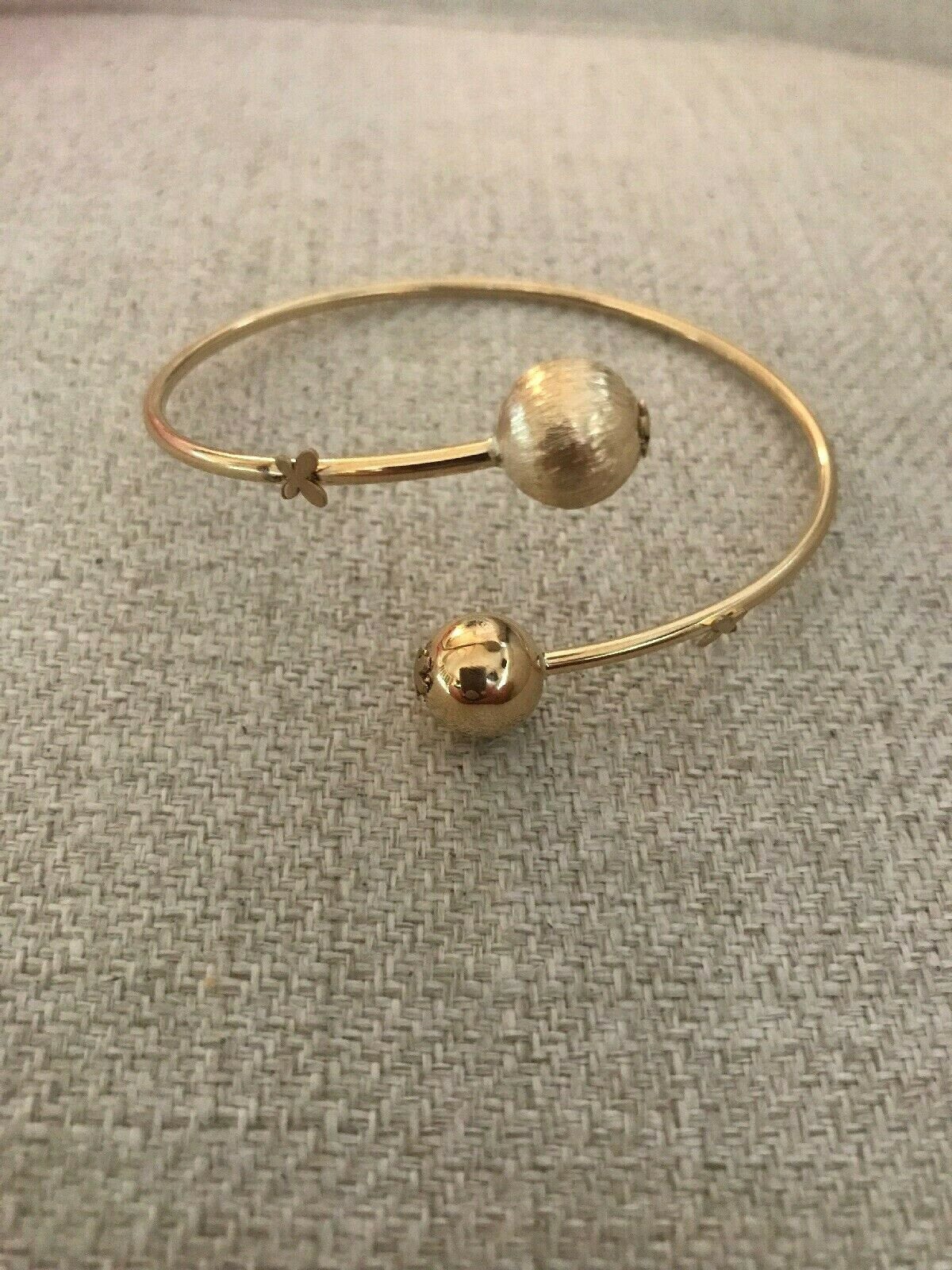 14K Pretty Yellow Gold Polished and Matte Bracelet W/ 2 balls and Butterflies 5.4 Gr