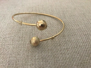 14K Pretty Yellow Gold Polished and Matte Bracelet W/ 2 balls and Butterflies 5.4 Gr