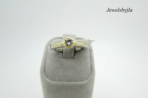 14K Pretty Multi Tone Round Diamond Ring .27 Cts 4.5 Grams Size 6