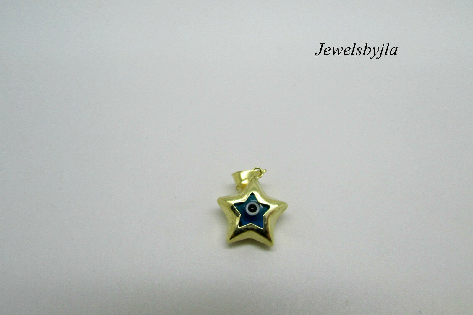 14K Pretty Solid Yelllow Gold Star Shaped Evil Eye Pendant 1.20 Grams