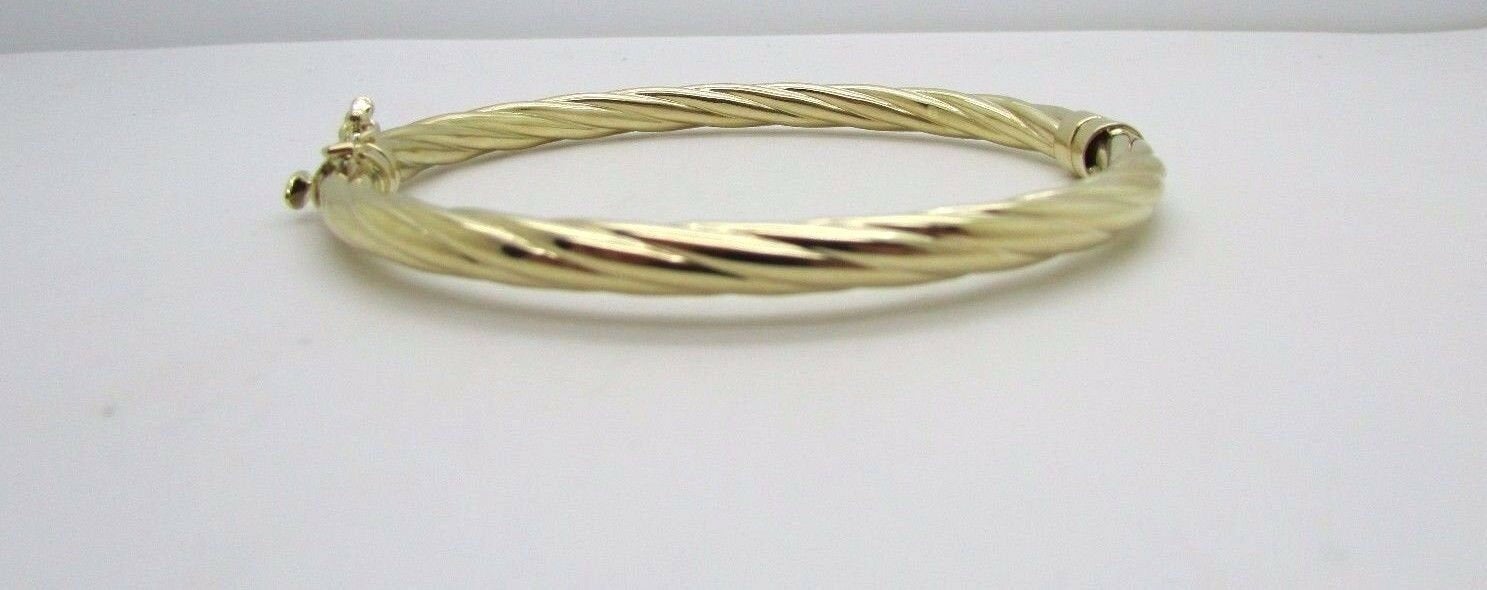 14K Pretty Yellow Gold Thick Twisted Bracelet 7.8 Grams