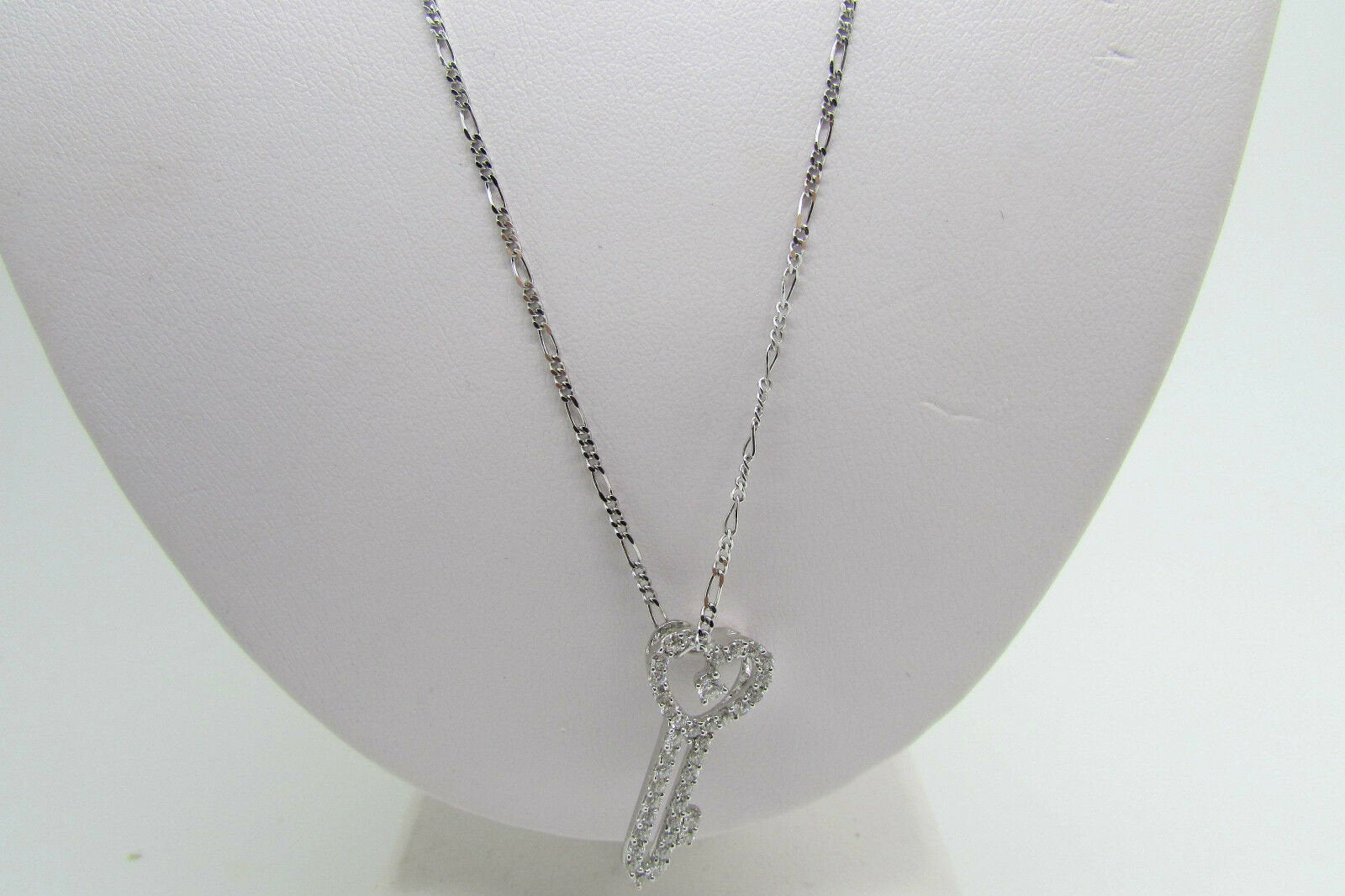 14K White Gold Pretty Diamond Heart Key Lock Pendant/Charm With Chain 3.2 Grams