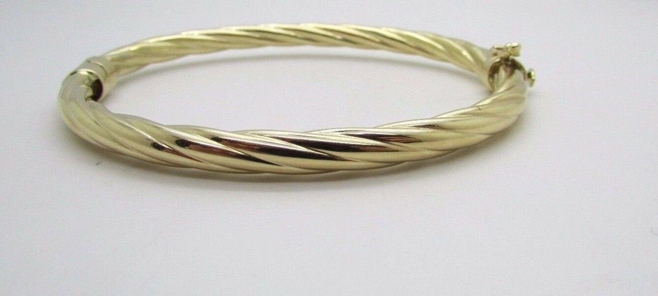 14K Pretty Yellow Gold Thick Twisted Bracelet 7.8 Grams