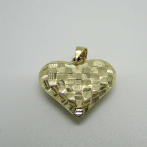 14K Yellow Gold Pretty Diamond Cut Puffed Quilt Design Heart Pendant 1.2 Grams