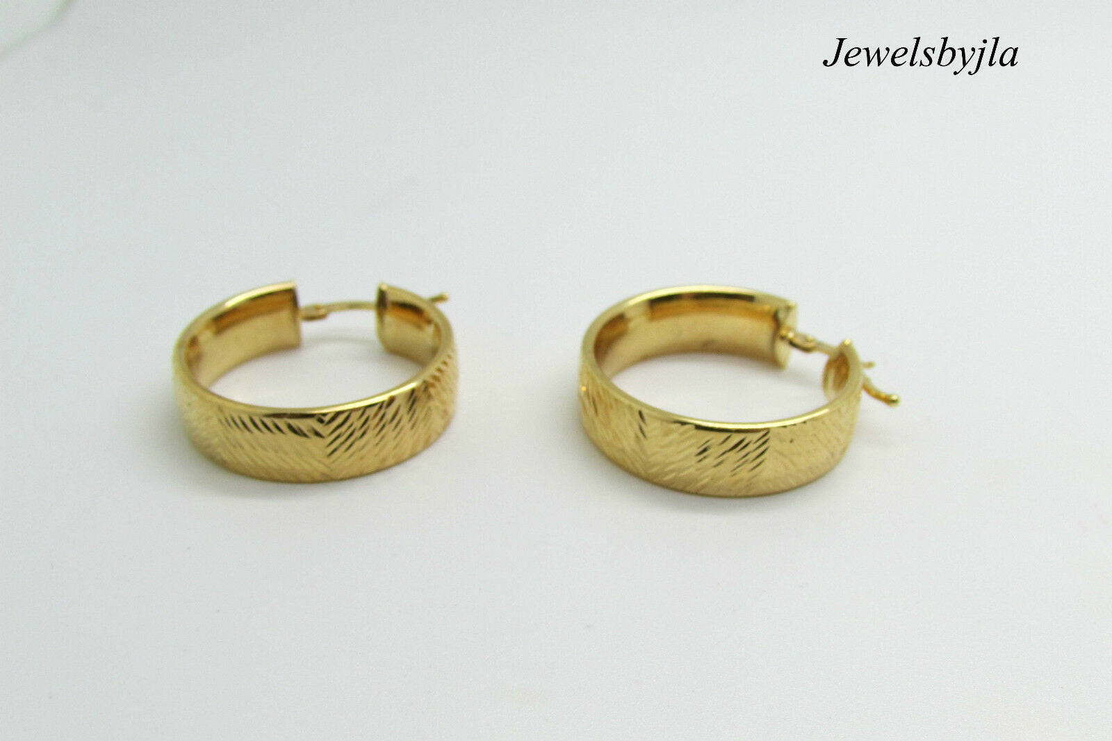 14K Pretty Yellow Gold Thick Etched Hoop Earrings With Design 4 Grams