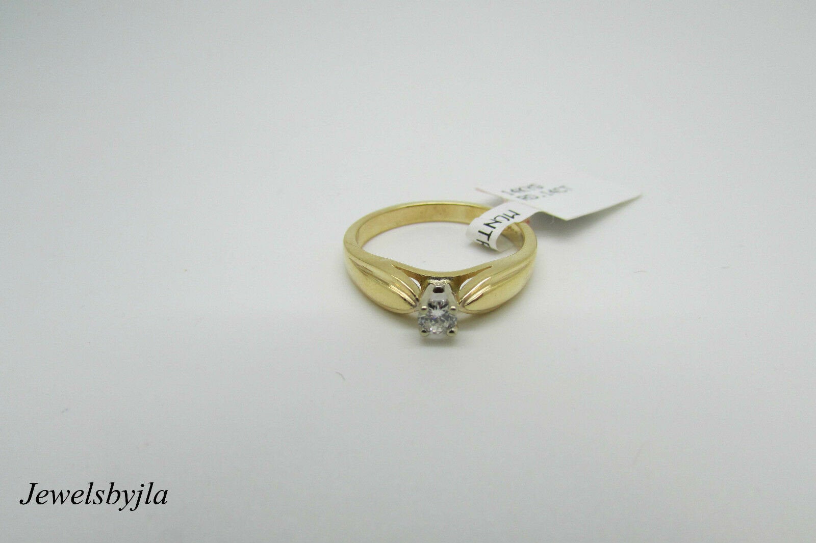 14K Yellow Gold Ladies Pretty Solitaire Ring With Single Diamond .14Cts Size 6.5
