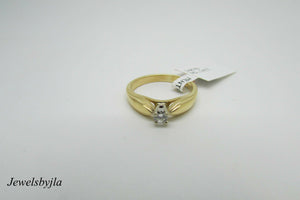 14K Yellow Gold Ladies Pretty Solitaire Ring With Single Diamond .14Cts Size 6.5