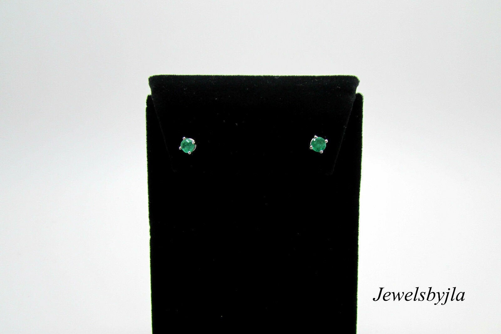 14K Pretty White Gold Round Emerald Stud Earrings .50 Points