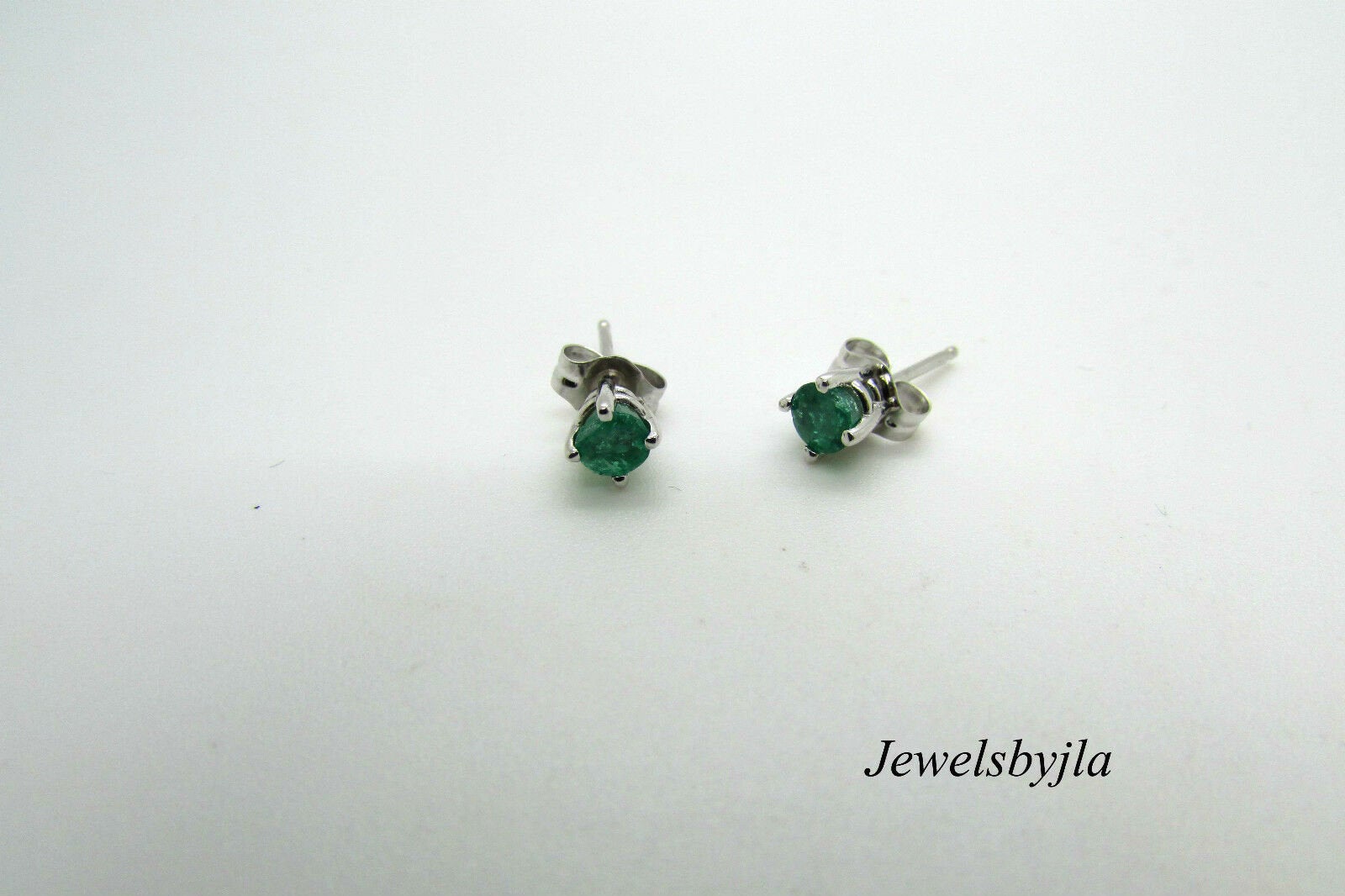 14K Pretty White Gold Round Emerald Stud Earrings .50 Points