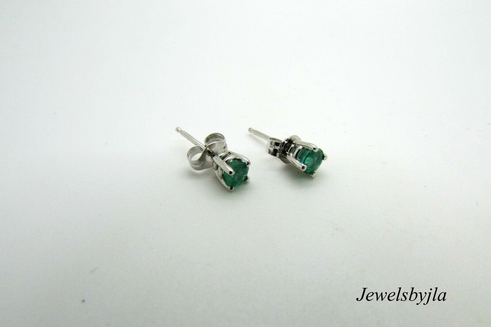 14K Pretty White Gold Round Emerald Stud Earrings .50 Points
