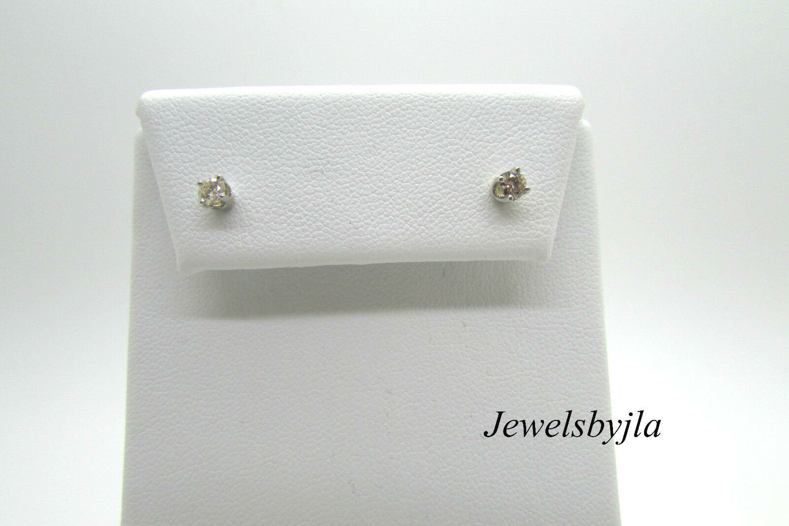 14K Pretty White Gold Round Diamond Stud Earrings .25 Points I Color I1 Clarity