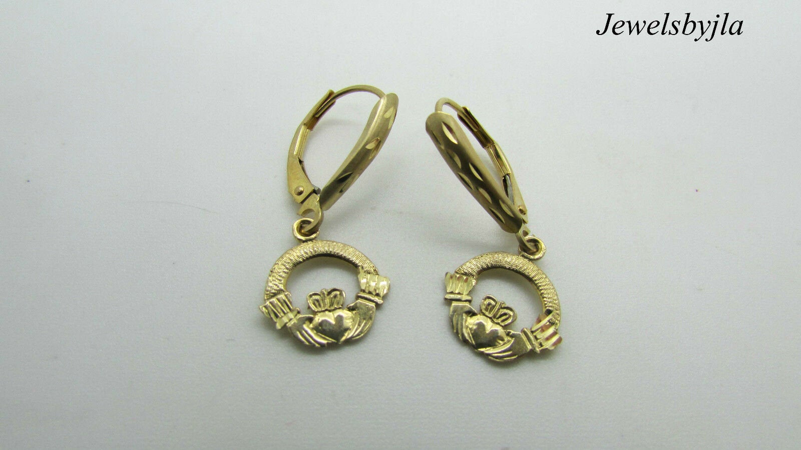 14K Pretty Yellow Gold Dangling Claddagh Post Earrings 1.5 Grams