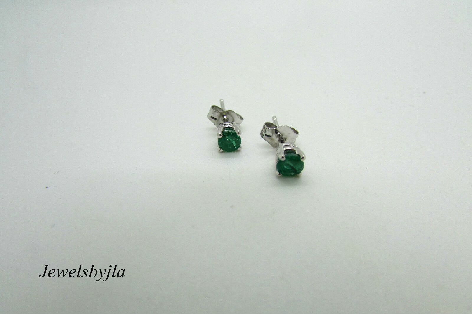 14K Pretty White Gold Round Emerald Stud Earrings .40 Points