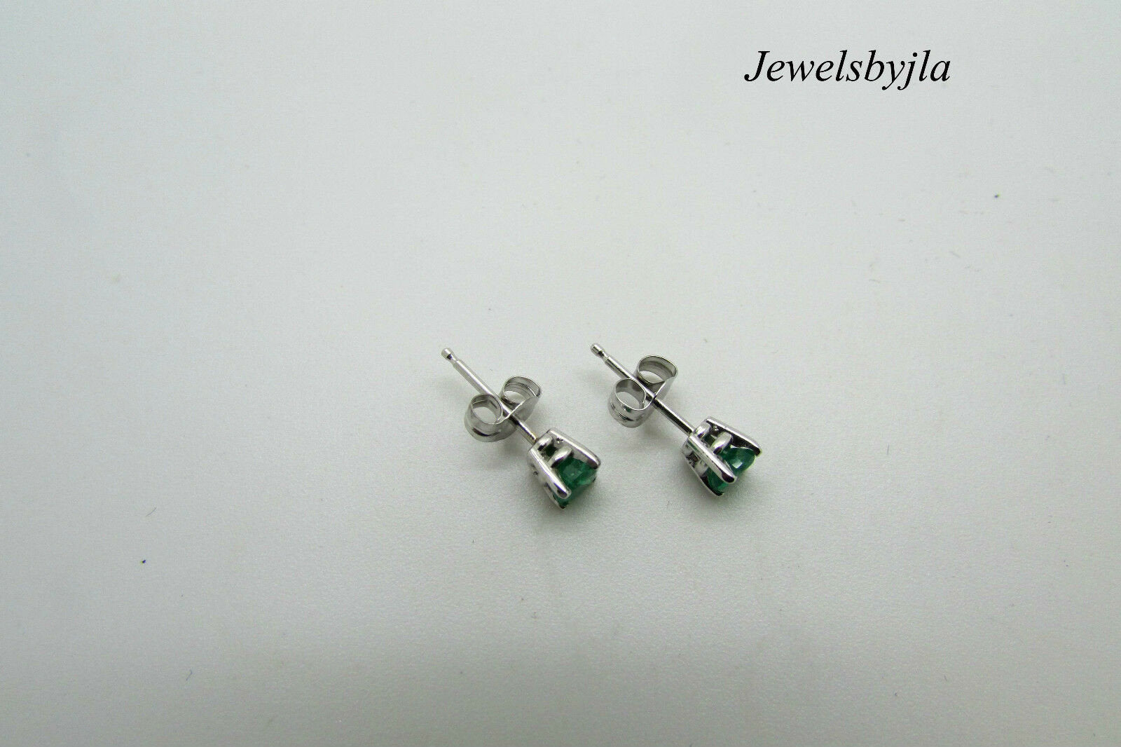 14K Pretty White Gold Round Emerald Stud Earrings .40 Points