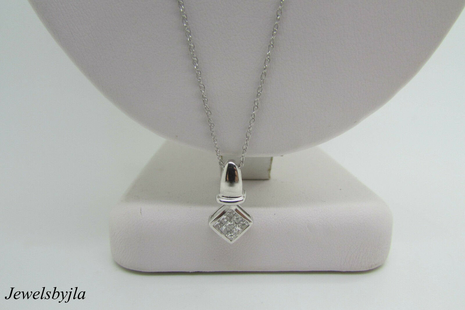 14K Pretty White Gold Square Pendant With 9 Princess Cut Diamonds 0.26 Cts