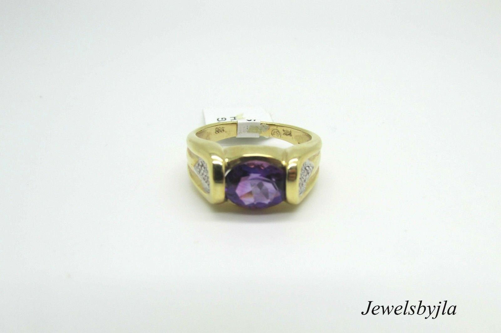 14K Pretty Yellow Gold Ladies Ring With Oval Shape Amethyst Stone And Diamonds