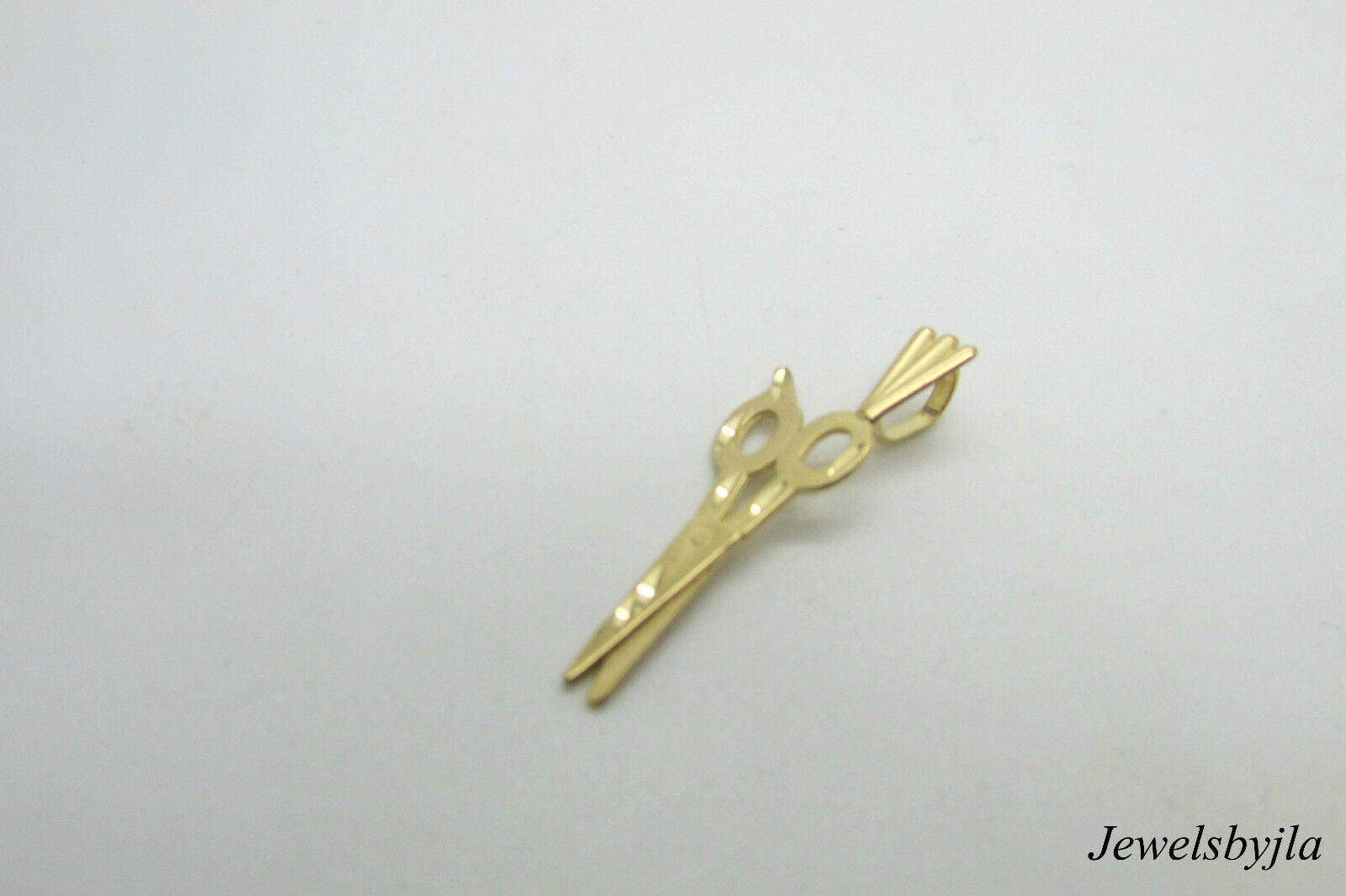 14K Yellow Gold Cute And Detailed Stationary Scissor Charm/Pendant 0.60 Grams