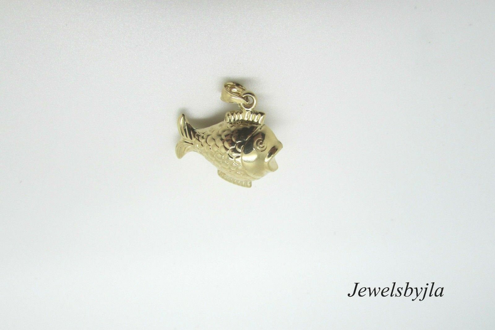 14K Pretty Yellow Gold Puffed Fish Face Pendant 1.4 Grams