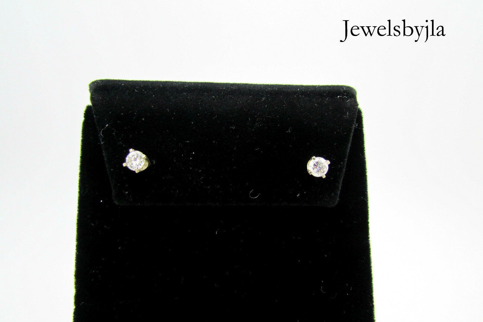 14K Pretty White Gold Round Diamond Stud Earrings .33 Points