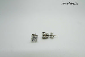 14K Pretty White Gold Clean Round Diamond Stud Earrings .80 Cts G Si1