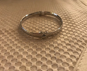 14K White Gold Ladies Thick Pretty Bangle Bracelet 8 Grams