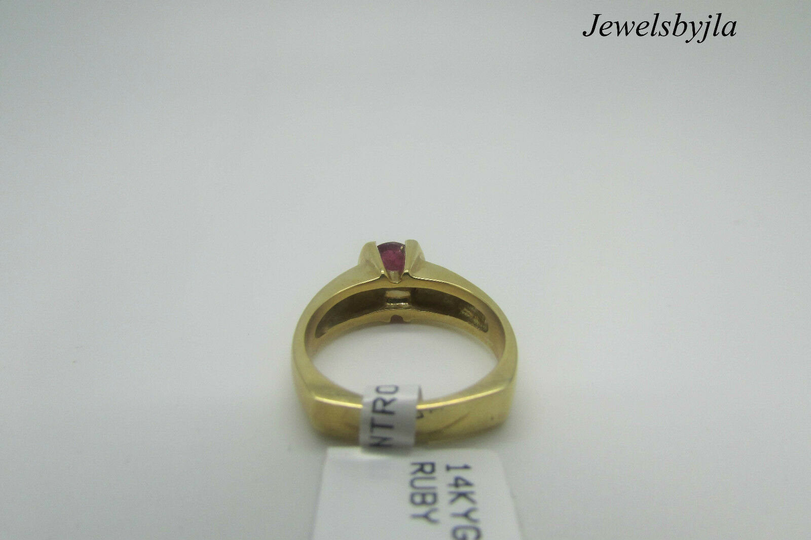 14K Yellow Gold Pretty Oval Shape Ruby Ladies Ring 6.6 Grams