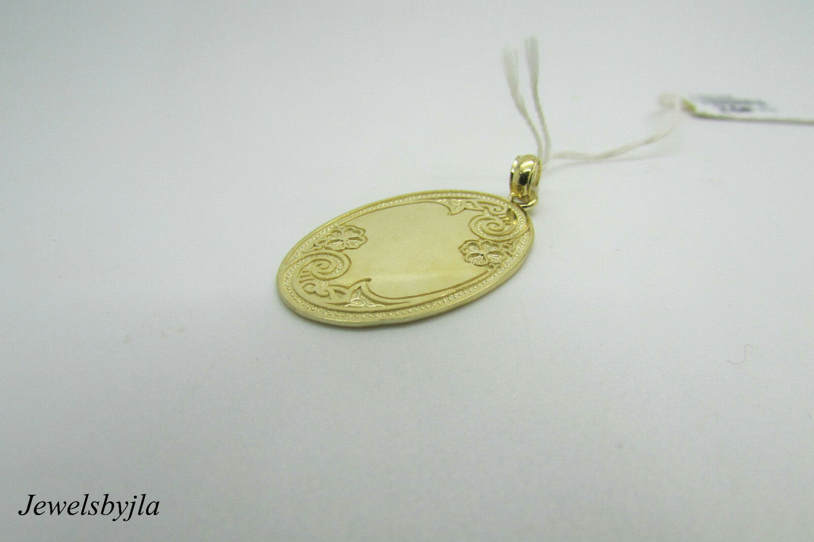 14K Yellow Gold Pretty Oval Engraveable Plaque Pendant With Design 3.0 Grams