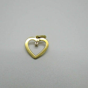 14K Pretty Yellow Gold Thin Heart Pendant With Round Diamond On Top 1.3 Grams