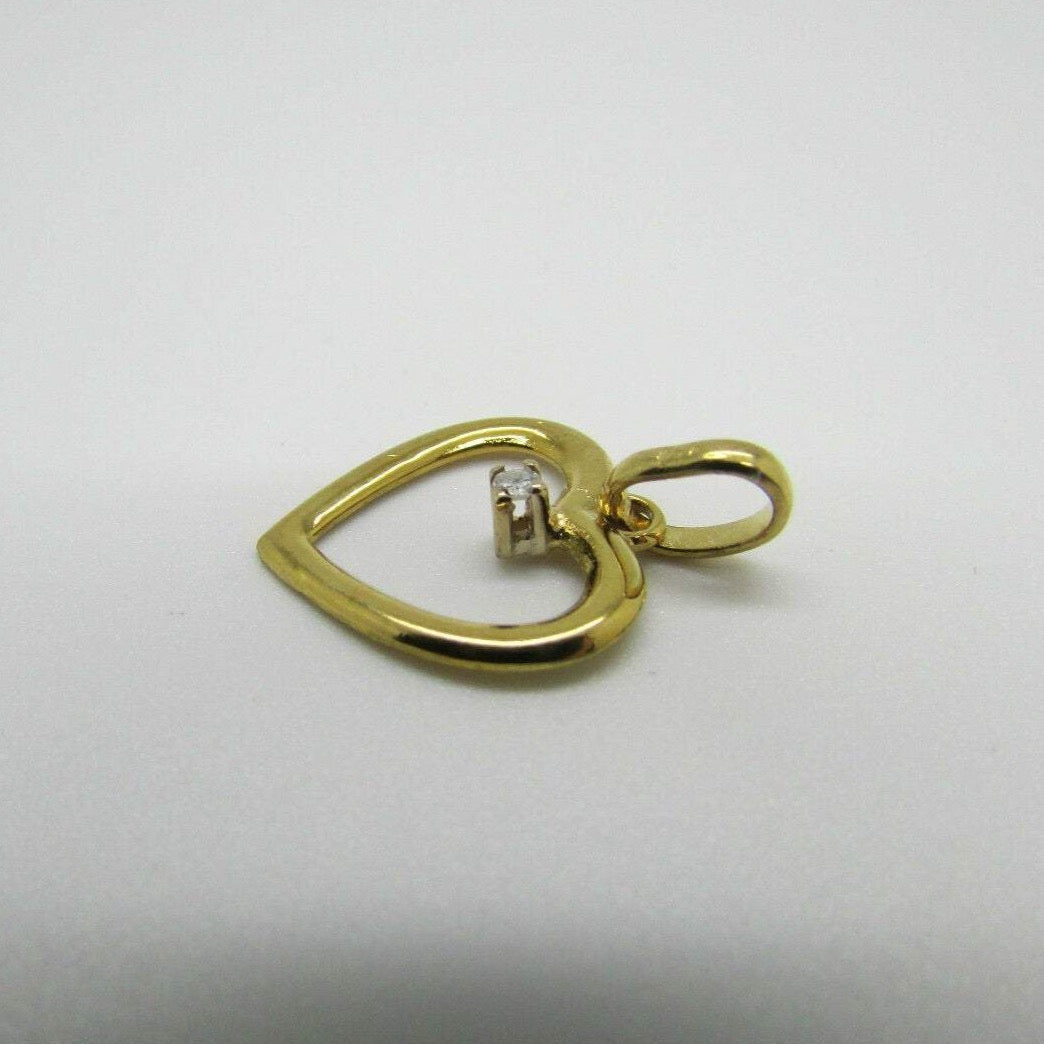 14K Pretty Yellow Gold Thin Heart Pendant With Round Diamond On Top 1.3 Grams
