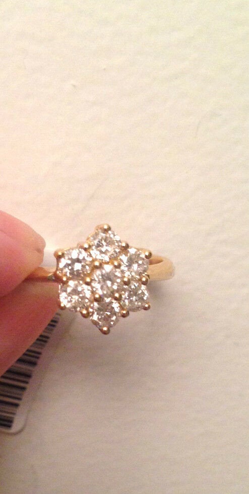 18K Yellow Gold Cluster Ring With Round Diamonds 3.5 Grams Size 6 .75 Cts