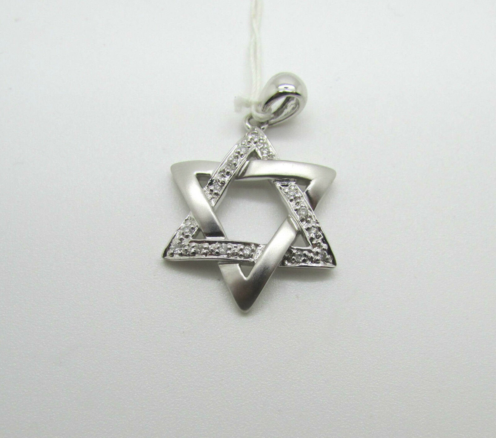 14K Pretty White Gold Star Of David Necklace With 16 Round Diamonds 0.10 Cts