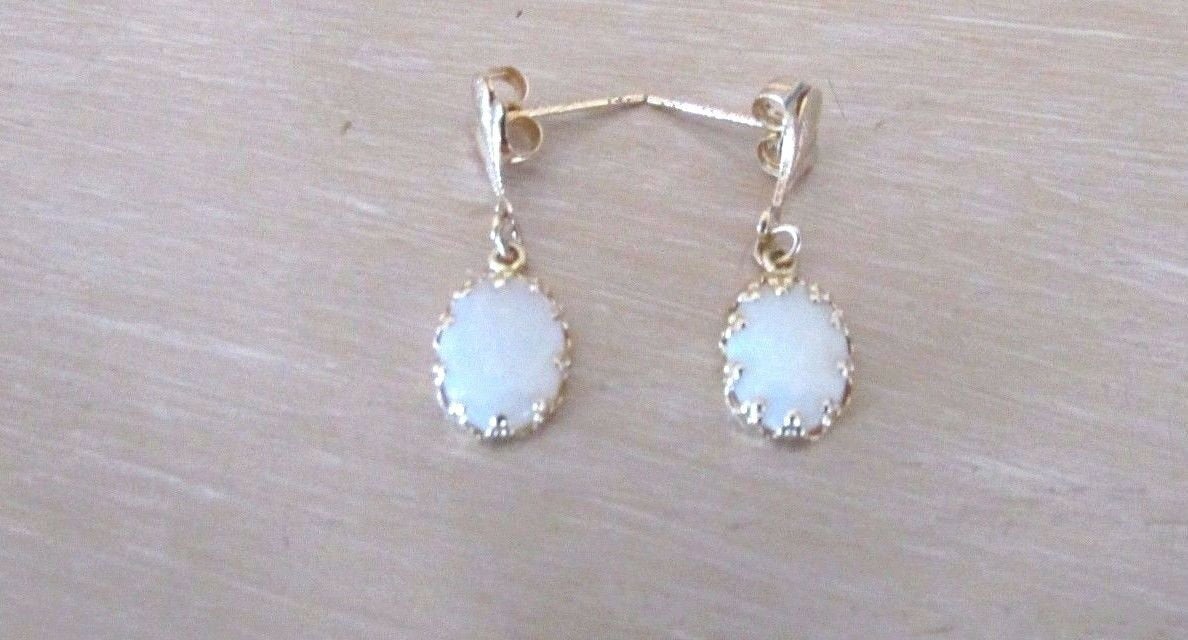 14K Pretty Yellow Gold Oval Opal Stone Hanging Earrings 0.9 Grams