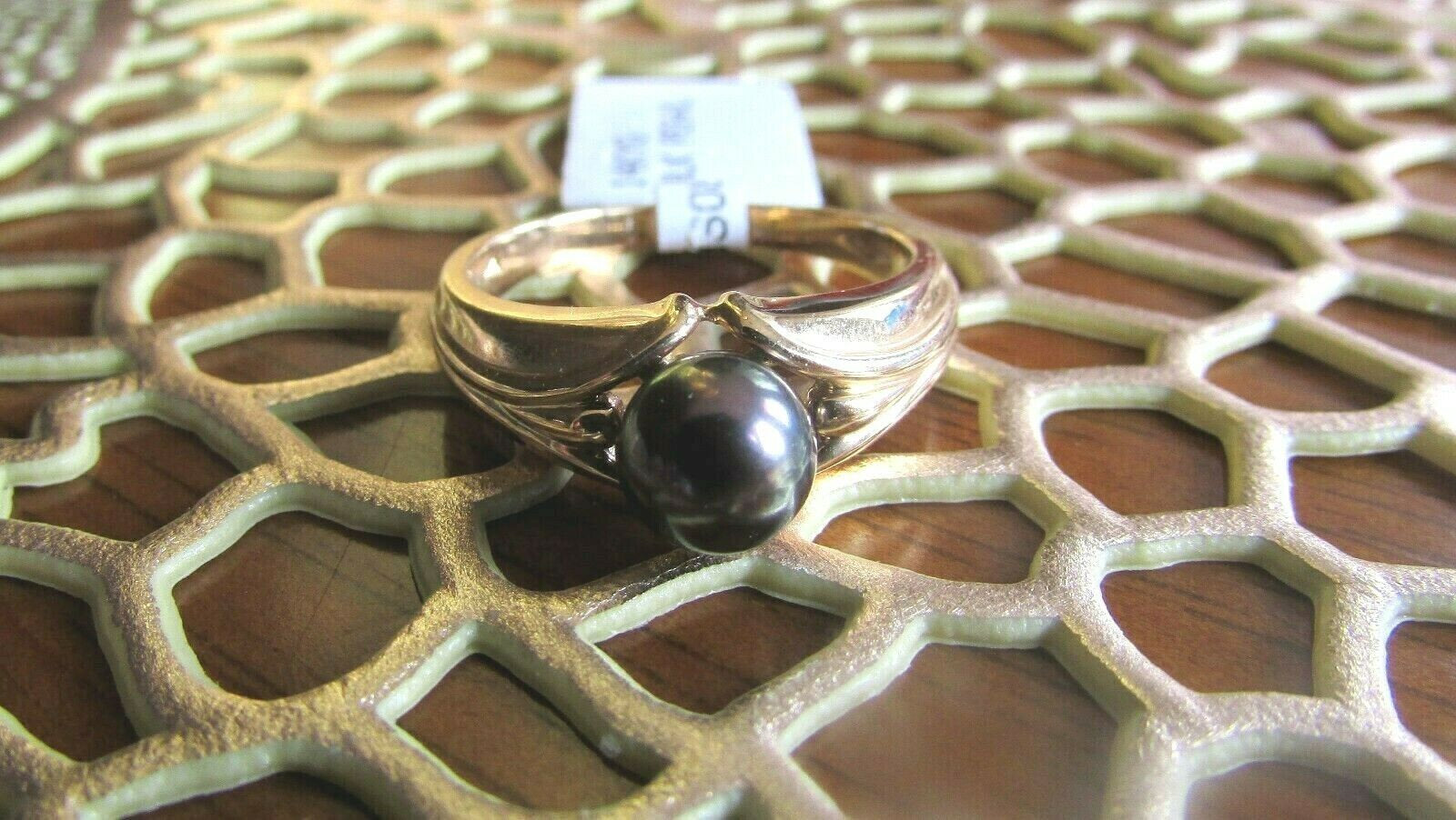 14K Pretty Yellow Gold Ring With Round Black Pearl 4 Grams Size 7 Sizable