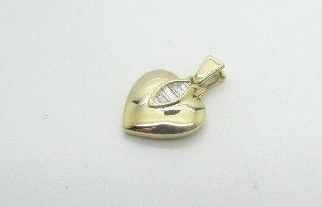 14K Pretty Yellow Gold Polished Heart Pendant With 6 Tapered Baguettes 2 Grams