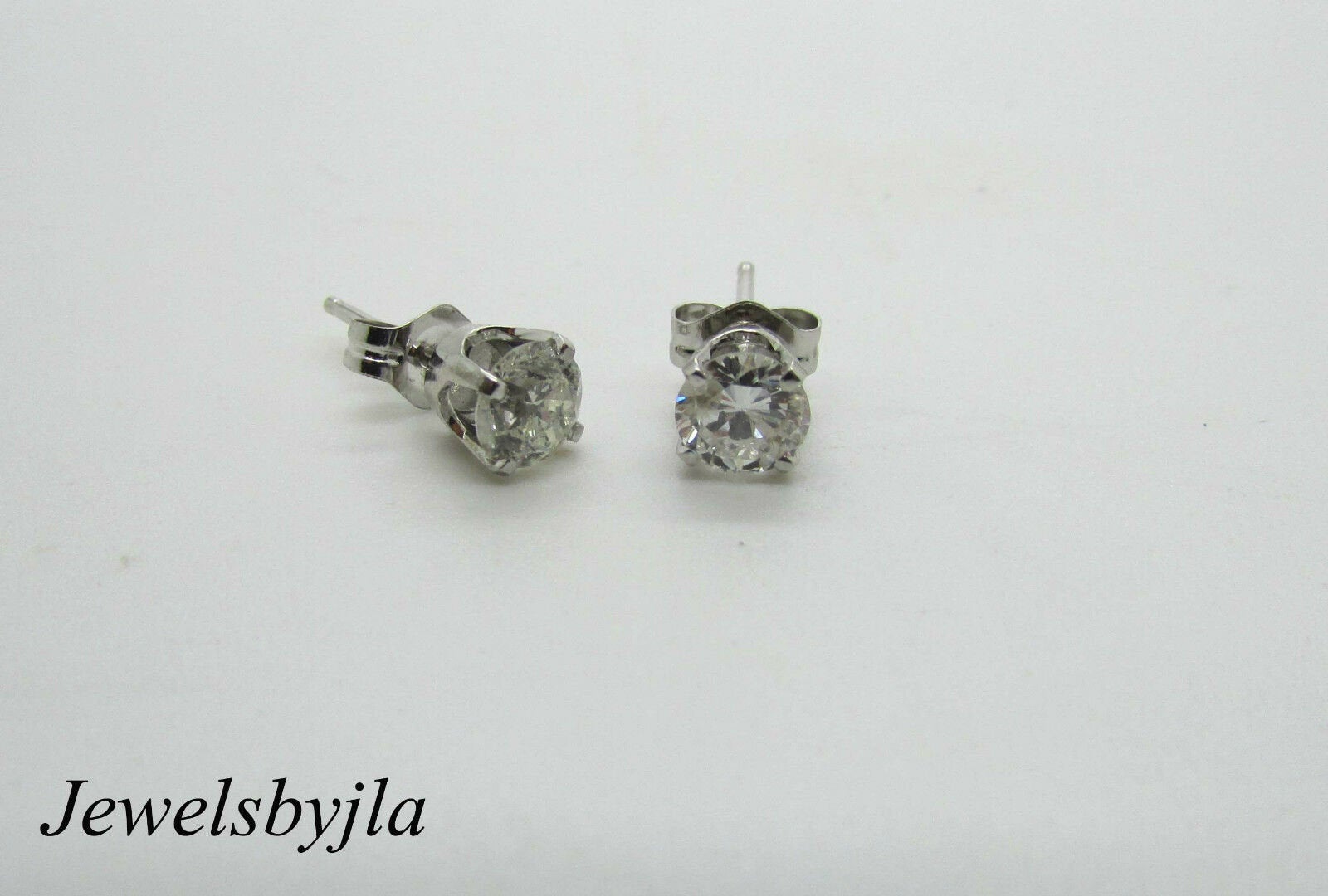 14K Pretty White Gold Clean Round Diamond Stud Earrings .85 Points G Si2