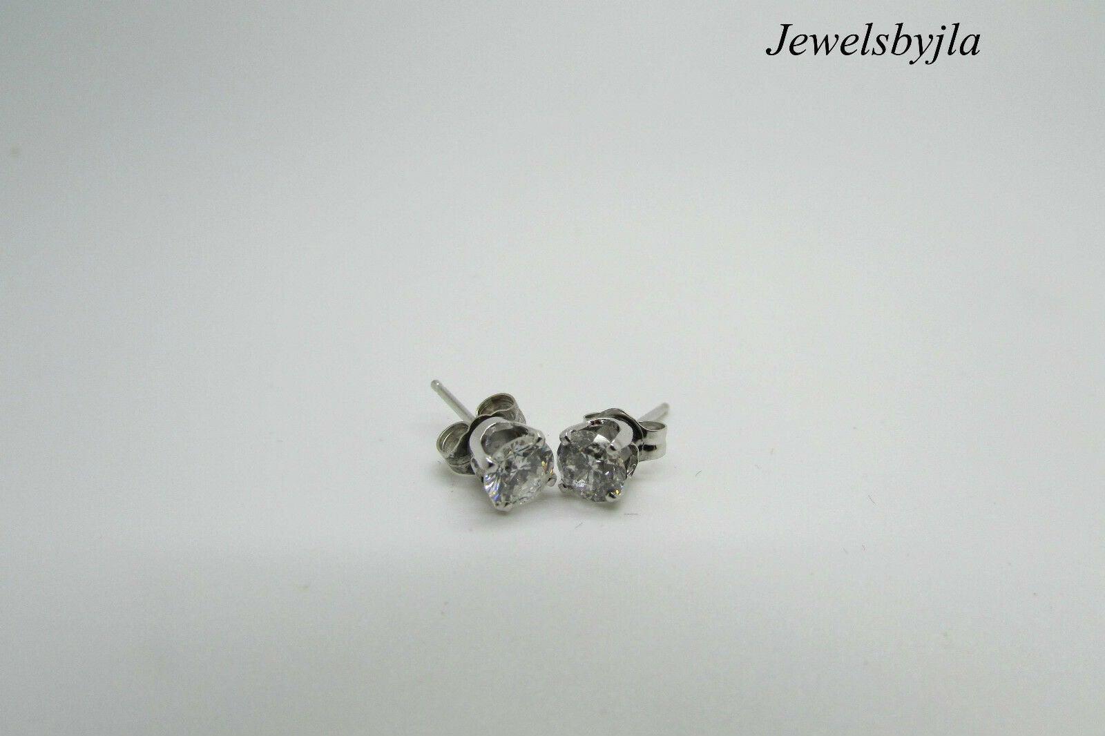 14K Pretty White Gold Clean Round Diamond Stud Earrings .85 Points G Si2