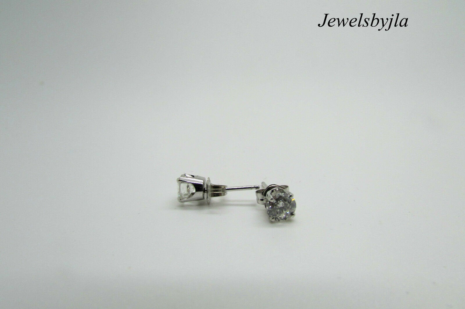 14K Pretty White Gold Clean Round Diamond Stud Earrings .85 Points G Si2