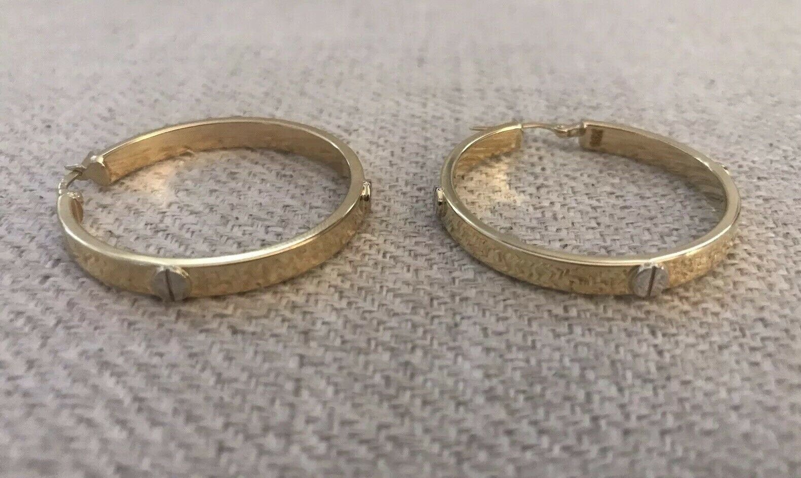 14K Pretty Ladies Two Tone Polished Hoop Earrings With Indented Circles 5.3 Gr