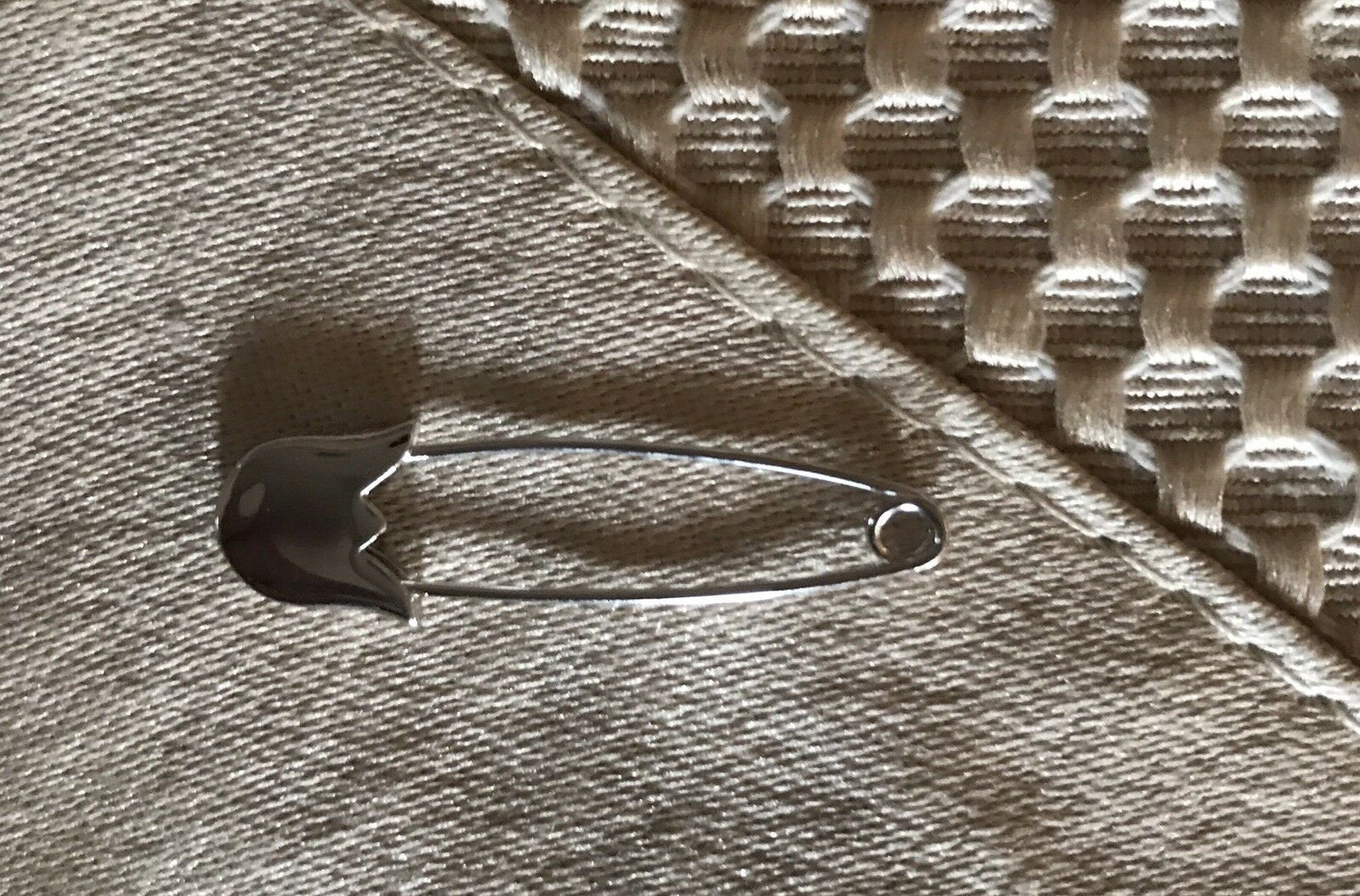 14K Pretty White Gold Sturdy Thick Safety Pin