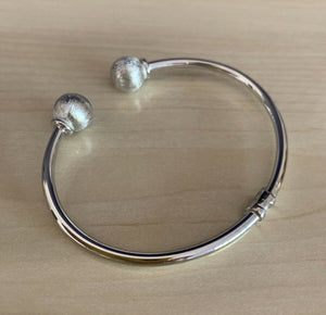 14K Pretty White Gold Open Cuff Bracelet With 2 Matte Balls 7.7 Grams