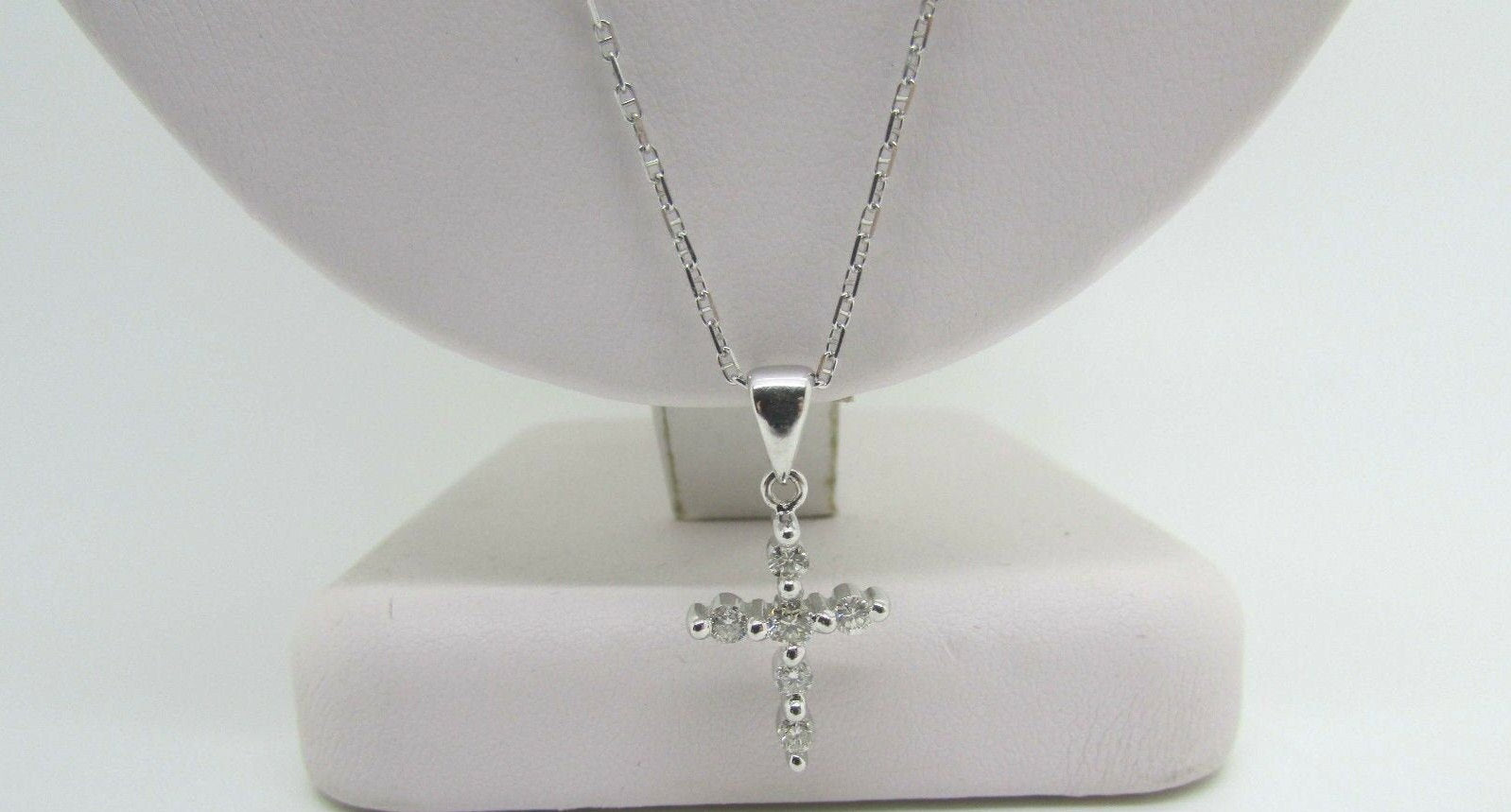 14K Elegant White Gold Diamond Cross Pendant With Round Diamonds 0.29 Cts