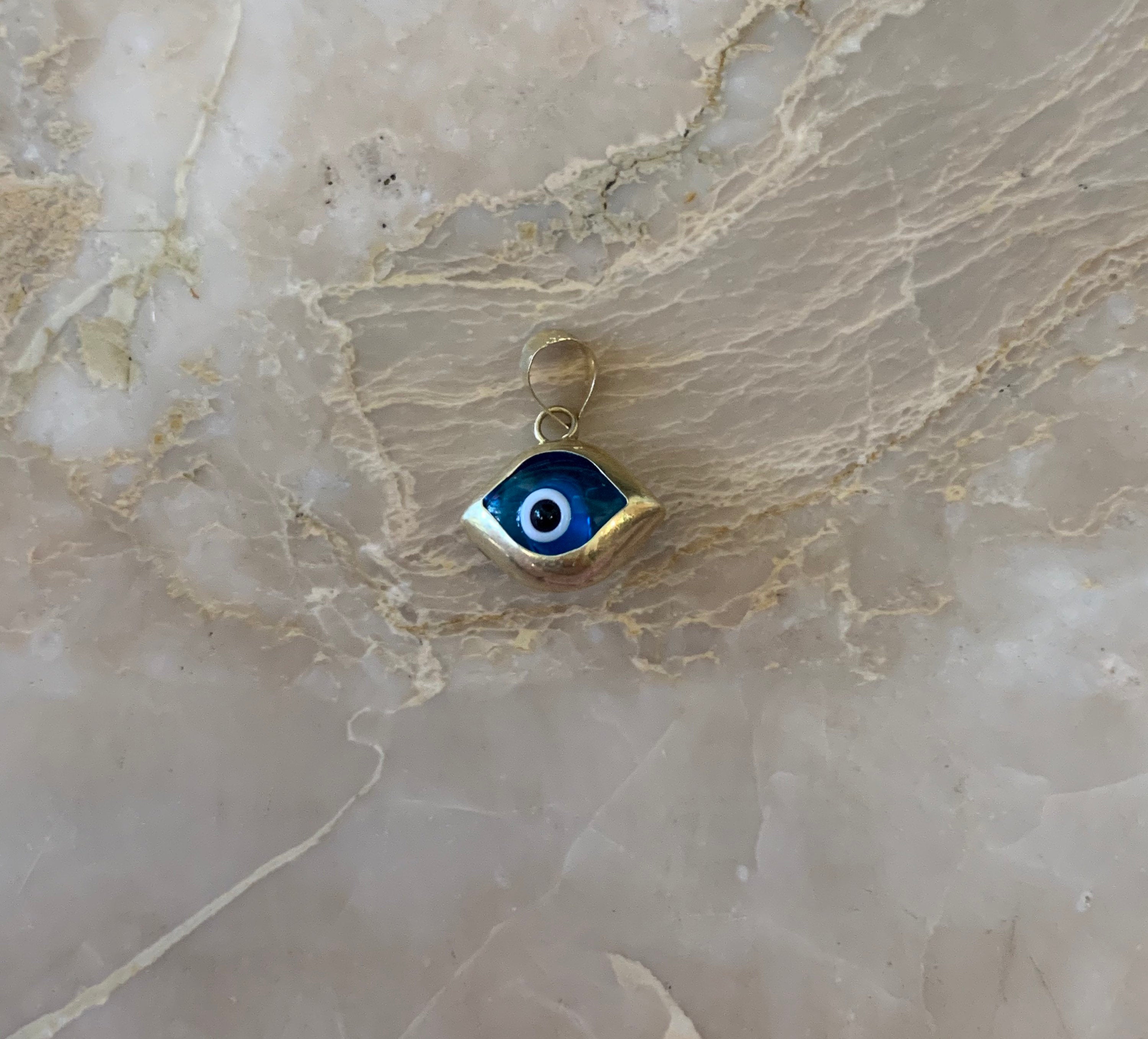 14K Pretty Yellow Gold Evil Eye Shape Pendant 1.1 Grams